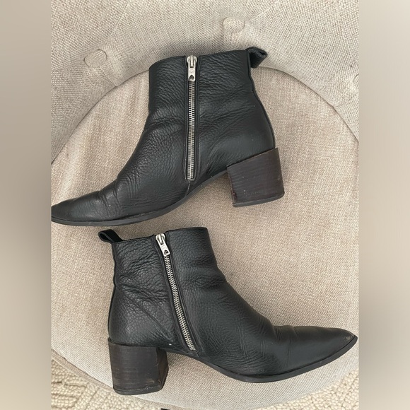 Everlane Black Pebbled Leather Boss Boot - Picture 10 of 11